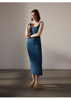 Reserved - Jeansowa sukienka midi na ramiączkach - niebieski ze sklepu Reserved w kategorii Sukienki - zdjęcie 173624026