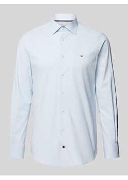 Koszula biznesowa o kroju regular fit z wyhaftowanym logo ze sklepu Peek&Cloppenburg  w kategorii Koszule męskie - zdjęcie 173629325