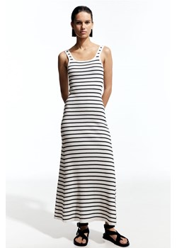 H & M - Sukienka w prążki z rozszerzanym dołem - Biały ze sklepu H&M w kategorii Sukienki - zdjęcie 173629829