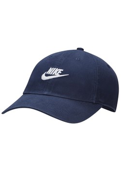 Czapka Nike Club FB5368-410 - granatowa ze sklepu streetstyle24.pl w kategorii Czapki z daszkiem męskie - zdjęcie 173631927
