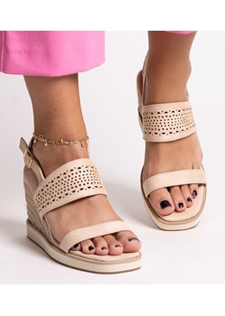 Beżowe sandały na koturnie Muhja ze sklepu gemre w kategorii Sandały damskie - zdjęcie 173643928