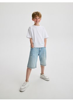 Reserved - Jeansowe szorty z przetarciami - niebieski ze sklepu Reserved w kategorii Spodenki chłopięce - zdjęcie 173655675