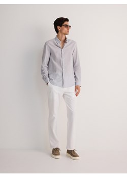 Reserved - Spodnie chino regular z lnem - biały ze sklepu Reserved w kategorii Spodnie męskie - zdjęcie 173657546