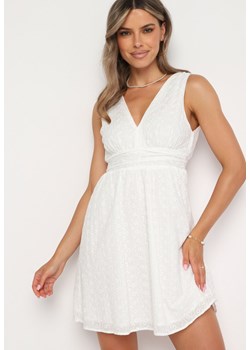 Biała Haftowana Sukienka z Bawełny Wykończona Gumką w Pasie Harinea ze sklepu Born2be Odzież w kategorii Sukienki - zdjęcie 173657859