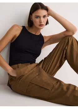 Reserved - Spodnie cargo z lyocellem - brązowy ze sklepu Reserved w kategorii Spodnie damskie - zdjęcie 173658386