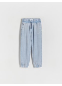 Reserved - Joggery z dresowej dzianiny - jasnoniebieski ze sklepu Reserved w kategorii Spodnie chłopięce - zdjęcie 173659359