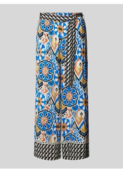 Spodnie materiałowe z szerokimi nogawkami i wiązanym paskiem ze sklepu Peek&Cloppenburg  w kategorii Spodnie damskie - zdjęcie 173662205