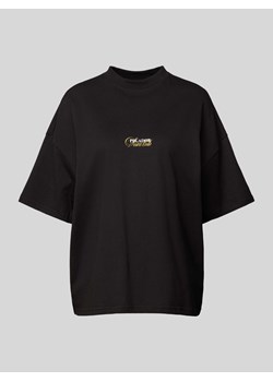 T-shirt o kroju oversized z nadrukiem z logo model ‘LIANI’ ze sklepu Peek&Cloppenburg  w kategorii Bluzki damskie - zdjęcie 173665235
