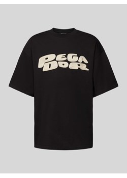 T-shirt o pudełkowym kroju z nadrukiem z logo model ‘DREW’ ze sklepu Peek&Cloppenburg  w kategorii T-shirty męskie - zdjęcie 173672056