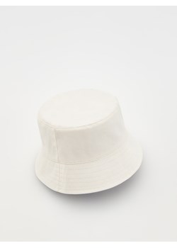 Reserved - Dwustronny bucket hat - biały ze sklepu Reserved w kategorii Czapki dziecięce - zdjęcie 173676096
