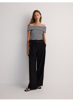 Reserved - Spodnie z paskiem - czarny ze sklepu Reserved w kategorii Spodnie damskie - zdjęcie 173681478