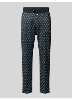 Spodnie dresowe z nadrukiem z logo na całej powierzchni model ‘KORBIN’ ze sklepu Peek&Cloppenburg  w kategorii Spodnie męskie - zdjęcie 173688097