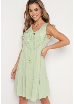 Zielona Rozkloszowana Sukienka na Ramiączkach z Gumką w Pasie i Koronką przy Dekolcie Alorea ze sklepu Born2be Odzież w kategorii Sukienki - zdjęcie 173692608