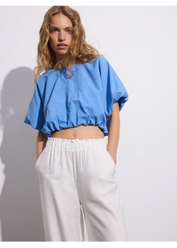 Reserved - Krótka bluzka z bufiastymi rękawami - jasnoniebieski ze sklepu Reserved w kategorii Bluzki damskie - zdjęcie 173694025