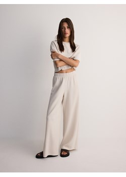 Reserved - Dzianinowe spodnie z modalem - kremowy ze sklepu Reserved w kategorii Spodnie damskie - zdjęcie 173694649