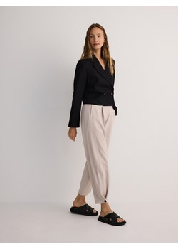 Reserved - Spodnie z zapięciem na nogawkach - kremowy ze sklepu Reserved w kategorii Spodnie damskie - zdjęcie 173694655