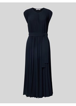 Sukienka midi z plisami model ‘KISS’ ze sklepu Peek&Cloppenburg  w kategorii Sukienki - zdjęcie 173695346