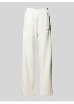 Spodnie dresowe z nadrukiem z logo model ‘BASIC’ ze sklepu Peek&Cloppenburg  w kategorii Spodnie damskie - zdjęcie 173696718