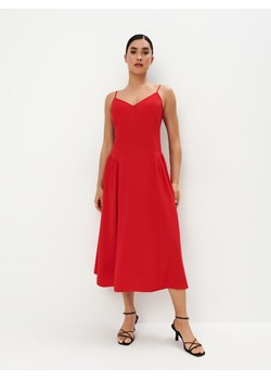 Mohito - Czerwona sukienka midi na ramiączkach - czerwony ze sklepu Mohito w kategorii Sukienki - zdjęcie 173700789