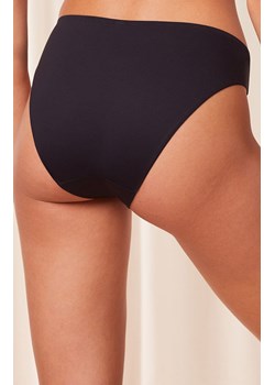 Triumph figi damskie typu tai czarne Pure Micro 10217439, Kolor czarny, Rozmiar 38, Triumph ze sklepu Primodo w kategorii Majtki damskie - zdjęcie 173705968