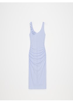 Mohito - Dopasowana sukienka midi - błękitny ze sklepu Mohito w kategorii Sukienki - zdjęcie 173708157
