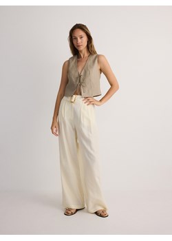 Reserved - Spodnie z wiskozą - złamana biel ze sklepu Reserved w kategorii Spodnie damskie - zdjęcie 173708548
