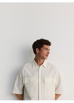 Reserved - Koszula boxy z kieszeniami - złamana biel ze sklepu Reserved w kategorii Koszule męskie - zdjęcie 173710727
