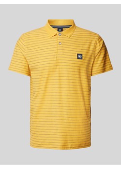 Koszulka polo o kroju regular fit z naszywką z logo ze sklepu Peek&Cloppenburg  w kategorii T-shirty męskie - zdjęcie 173711938