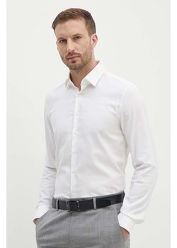 Calvin Klein koszula męska kolor biały slim z kołnierzykiem klasycznym K10K113164 ze sklepu ANSWEAR.com w kategorii Koszule męskie - zdjęcie 173717468