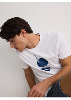 Reserved - T-shirt regular z nadrukiem - biały ze sklepu Reserved w kategorii T-shirty męskie - zdjęcie 173725288