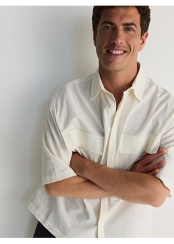 Reserved - Koszula boxy z kieszeniami - złamana biel ze sklepu Reserved w kategorii Koszule męskie - zdjęcie 173730548