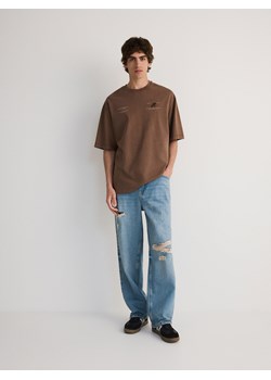 Reserved - T-shirt oversize z nadrukiem na plecach - ciemnobrązowy ze sklepu Reserved w kategorii T-shirty męskie - zdjęcie 173734776