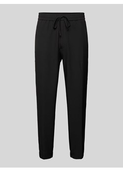 Spodnie o kroju tapered fit z tunelem ze sklepu Peek&Cloppenburg  w kategorii Spodnie męskie - zdjęcie 173739468
