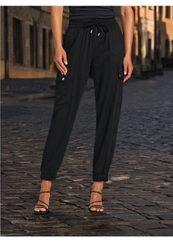 Sinsay - Spodnie cargo z wiskozy - czarny ze sklepu Sinsay w kategorii Spodnie damskie - zdjęcie 173743279