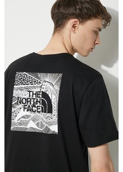 The North Face t-shirt bawełniany M S/S Redbox Celebration Tee męski kolor czarny z nadrukiem NF0A87NVJK31 ze sklepu PRM w kategorii T-shirty męskie - zdjęcie 173745465