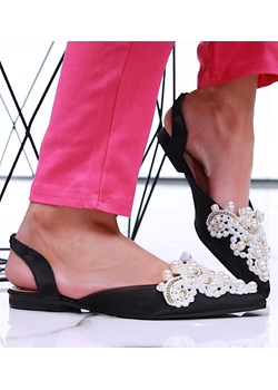 Czarne płaskie sandały z perełkami /F8-2 16361 G079/ ze sklepu Pantofelek24.pl w kategorii Sandały damskie - zdjęcie 173747607