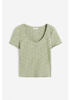 H & M - Prążkowany T-shirt z głębokim dekoltem - Zielony ze sklepu H&M w kategorii Bluzki damskie - zdjęcie 173748037