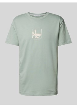 T-shirt z nadrukiem z logo model ‘GRID BOX’ ze sklepu Peek&Cloppenburg  w kategorii T-shirty męskie - zdjęcie 173750165