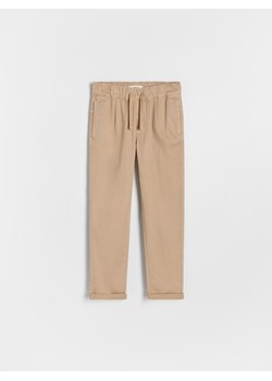 Reserved - Bawełniane spodnie chino - beżowy ze sklepu Reserved w kategorii Spodnie chłopięce - zdjęcie 173756746