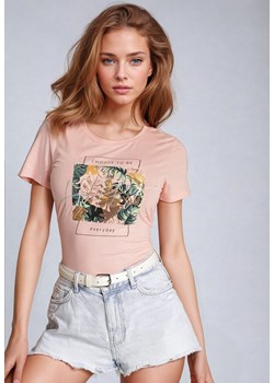 Jasnoróżowy Bawełniany T-shirt z Nadrukiem Nellphine ze sklepu Born2be Odzież w kategorii Bluzki damskie - zdjęcie 173757447
