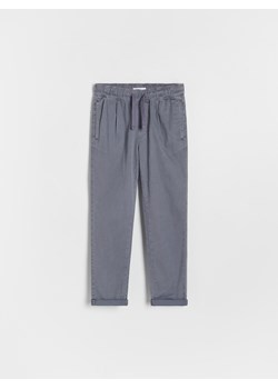 Reserved - Bawełniane spodnie chino - niebieski ze sklepu Reserved w kategorii Spodnie chłopięce - zdjęcie 173763659