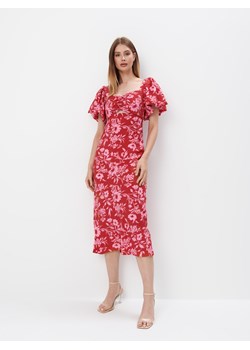 Mohito - Czerwona sukienka midi w kwiaty - czerwony ze sklepu Mohito w kategorii Sukienki - zdjęcie 173764825