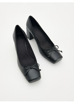 Reserved - Skórzane buty na obcasie - czarny ze sklepu Reserved w kategorii Czółenka - zdjęcie 173767029