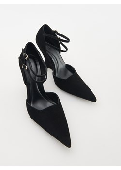 Reserved - Zamszowe buty na koturnie - czarny ze sklepu Reserved w kategorii Czółenka - zdjęcie 173767035