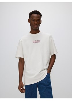 Reserved - T-shirt regular z aplikacją - złamana biel ze sklepu Reserved w kategorii T-shirty męskie - zdjęcie 173767897