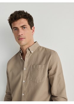 Reserved - Strukturalna koszula regular fit - brązowy ze sklepu Reserved w kategorii Koszule męskie - zdjęcie 173768425
