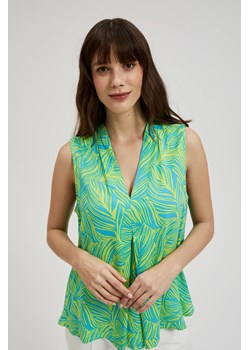 Koszula z dekoltem w serek z tropikalnym wzorem turkusowa ze sklepu Moodo.pl w kategorii Koszule damskie - zdjęcie 173772729