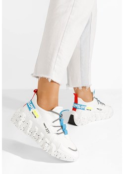 Białe sneakersy damskie Caledonia ze sklepu Zapatos w kategorii Buty sportowe damskie - zdjęcie 173775915