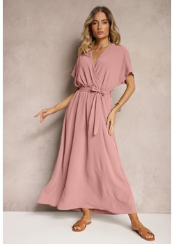 Różowa Taliowana Sukienka z Wiskozą z Kopertowym Dekoltem Paskiem i Gumką w Talii Henelsea ze sklepu Renee odzież w kategorii Sukienki - zdjęcie 173776139