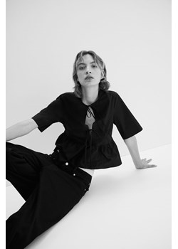 H & M - Popelinowa bluzka z wiązaniami - Czarny ze sklepu H&M w kategorii Bluzki damskie - zdjęcie 173777045
